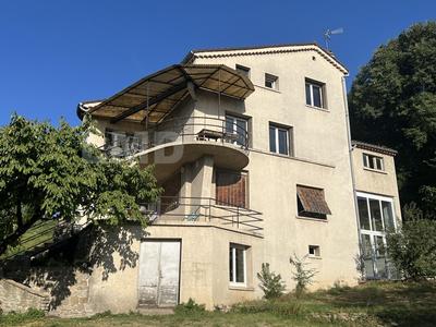 Maison traditionnelle - 187 m² - 7 pièces