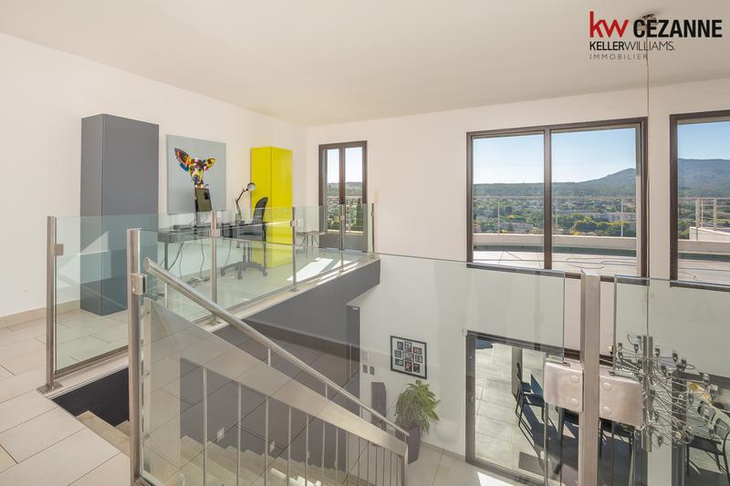 Maison - 248 m² - 8 pièces