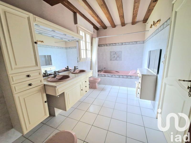 Maison - 242 m² - 9 pièces