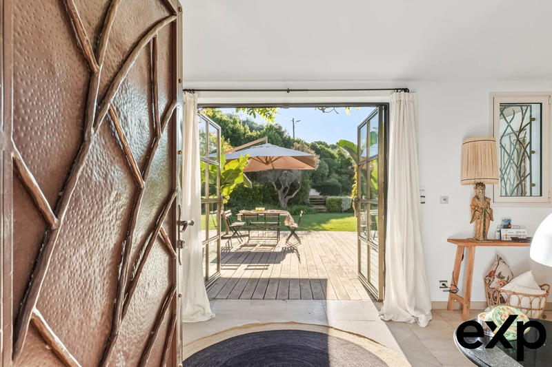 Villa - 277 m² - 9 pièces