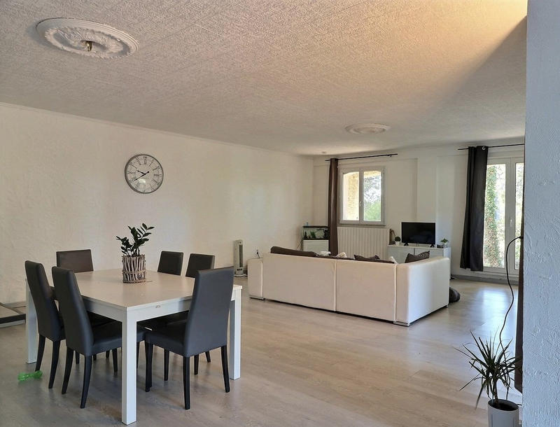 Propriété - 445 m² - 10 pièces