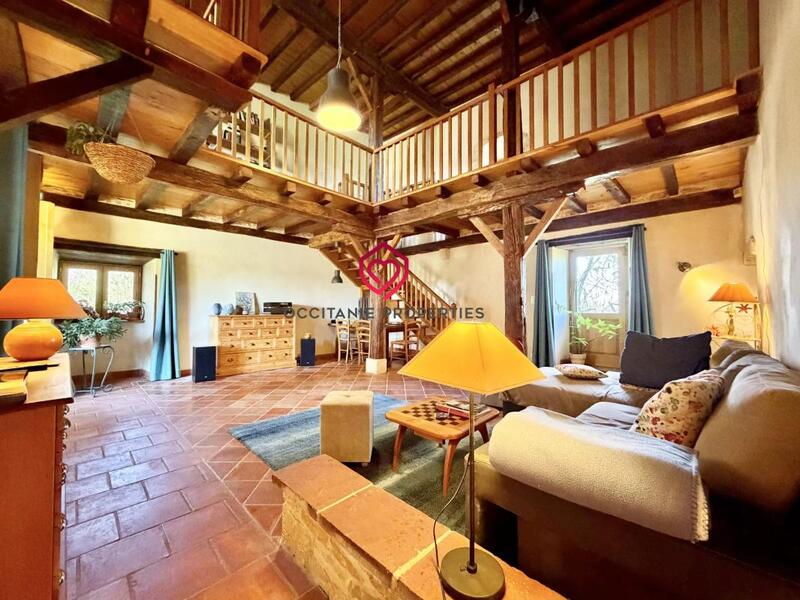 Propriété - 254 m² - 7 pièces