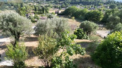 Terrain constructible - 2 000 m²