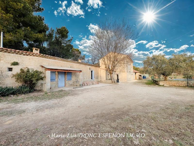 Mas - 266 m² - 8 pièces