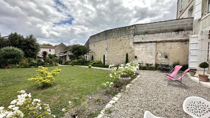 Maison bourgeoise - 380 m² - 12 pièces