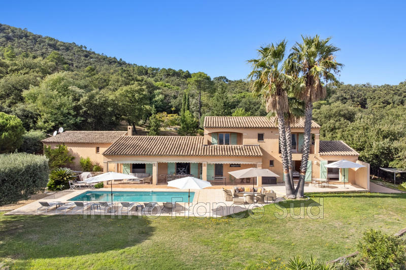 Villa - 215 m² - 6 pièces