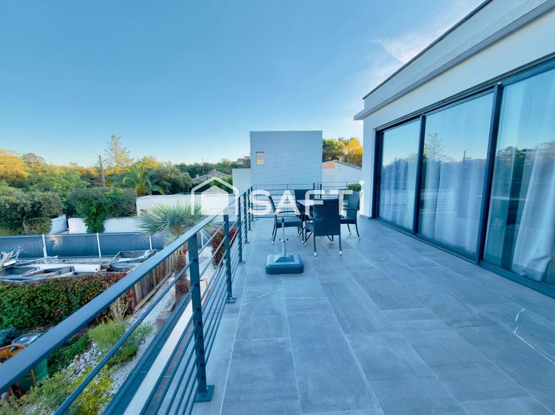 Maison - 345 m² - 9 pièces