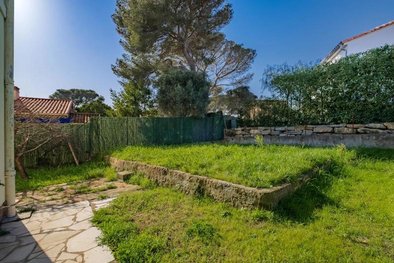 Studio - 100 m² - 4 pièces