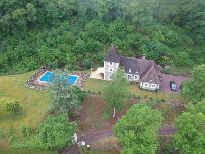 Maison - 225 m² - 8 pièces