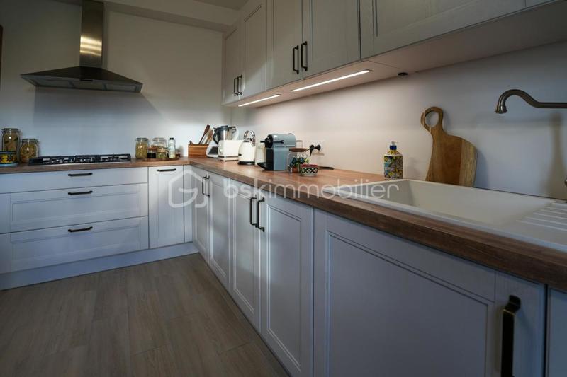 Maison traditionnelle - 153 m² - 6 pièces