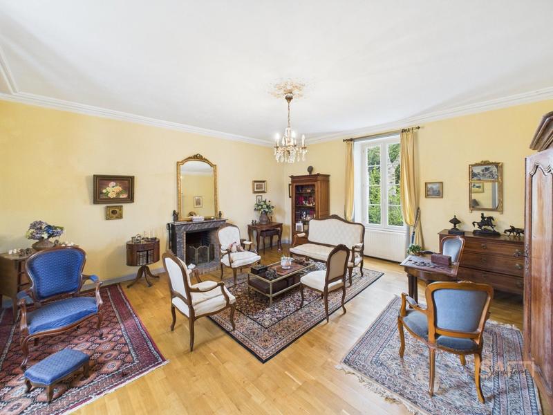 Maison - 151 m² - 8 pièces