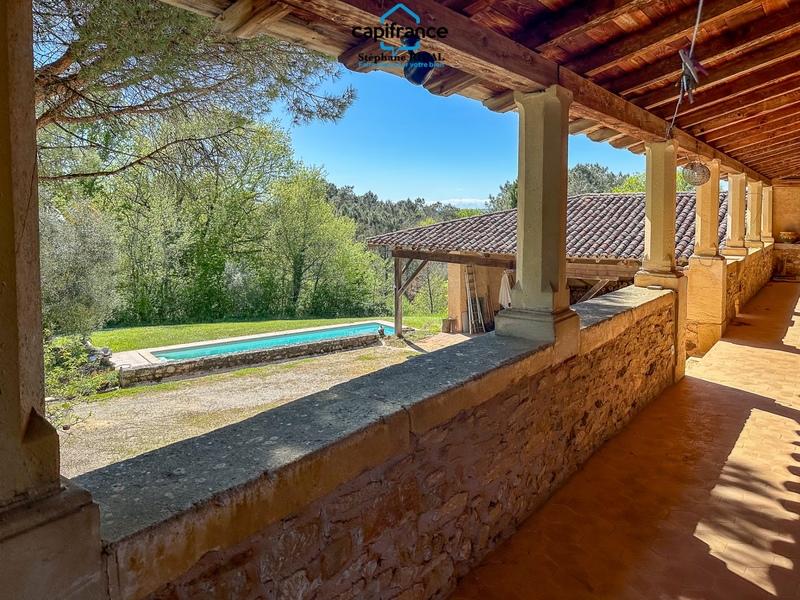 Propriété - 230 m² - 7 pièces