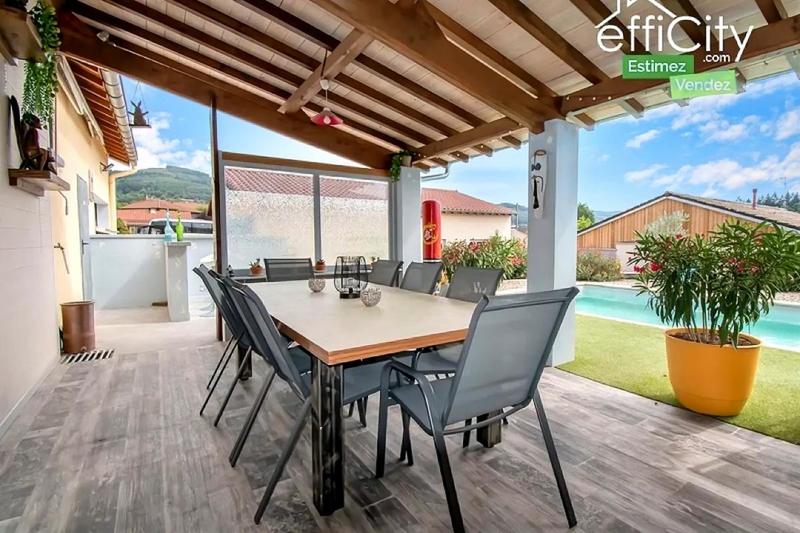 Maison - 220 m² - 8 pièces