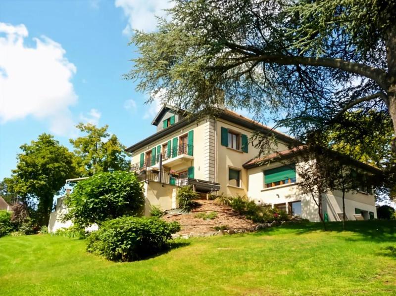 Maison - 270 m² - 10 pièces