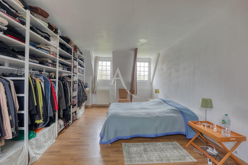 Maison - 220 m² - 8 pièces