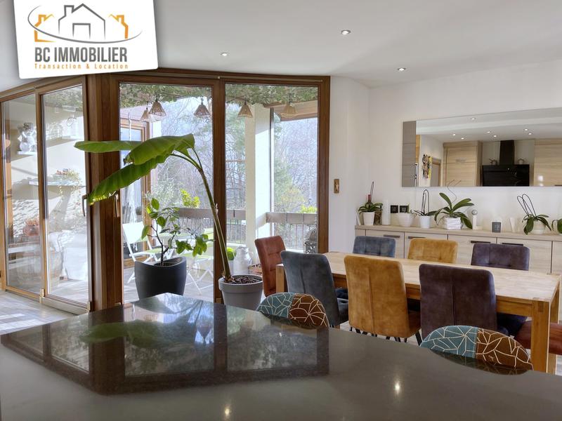 Appartement - 144 m² - 6 pièces