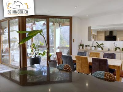 Appartement - 144 m² - 6 pièces