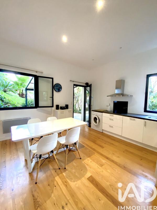 Maison - 220 m² - 7 pièces