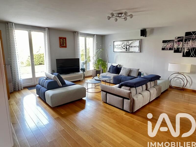 Maison - 250 m² - 9 pièces