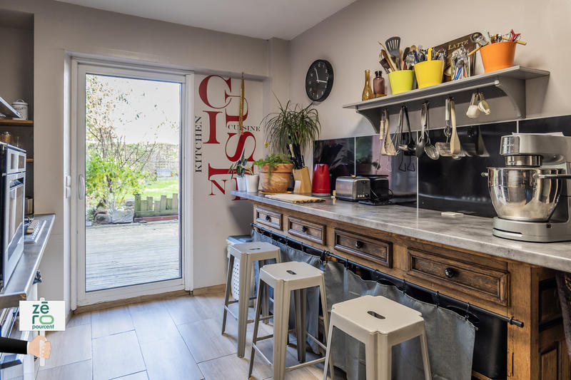 Maison - 230 m² - 10 pièces