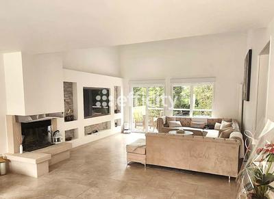 Maison - 349 m² - 9 pièces