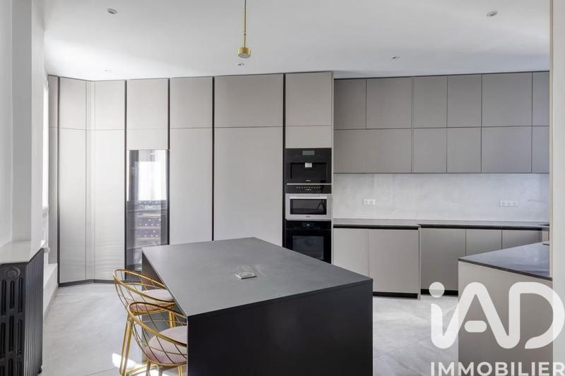 Appartement - 201 m² - 6 pièces