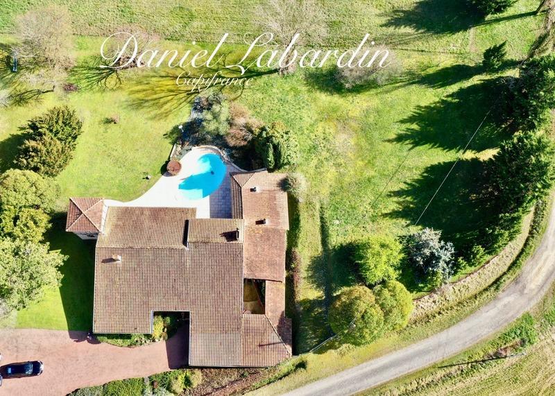 Maison - 217 m² - 6 pièces