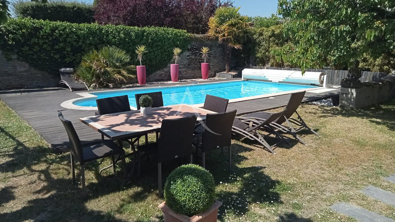 Maison - 205 m² - 7 pièces