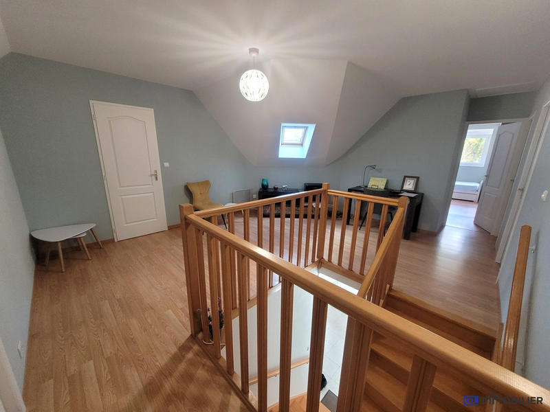 Maison - 201 m² - 7 pièces