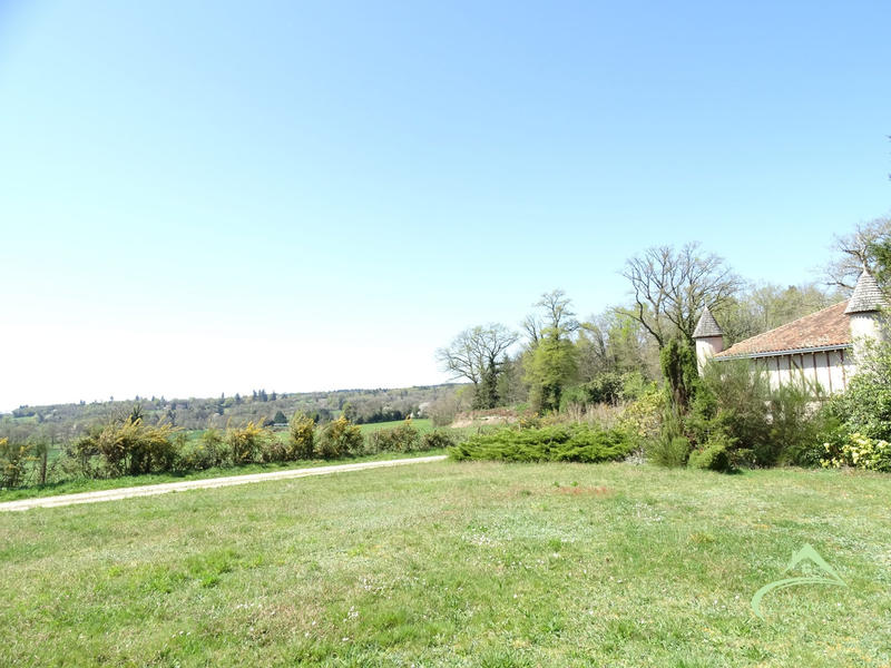 Maison traditionnelle - 445 m² - 10 pièces