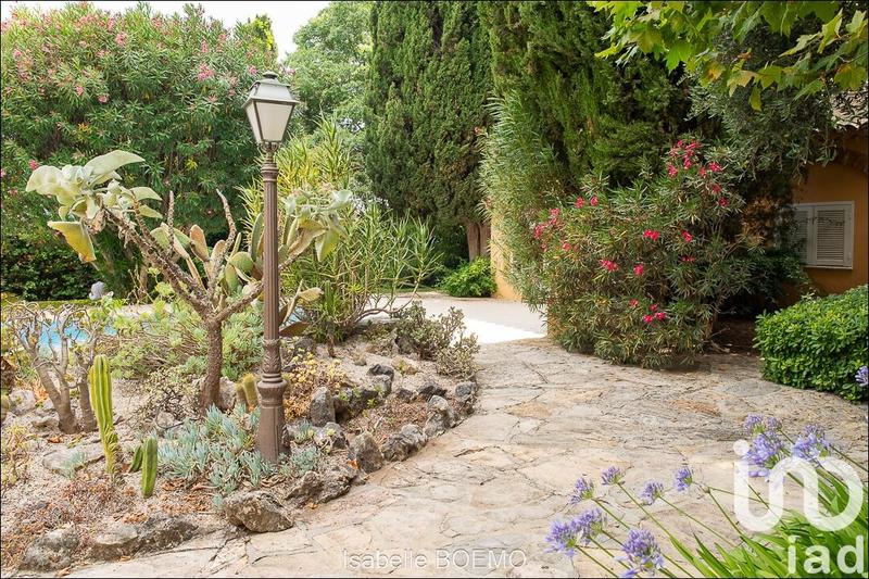 Maison - 360 m² - 9 pièces