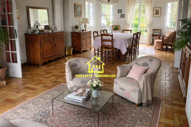 Maison - 212 m² - 8 pièces