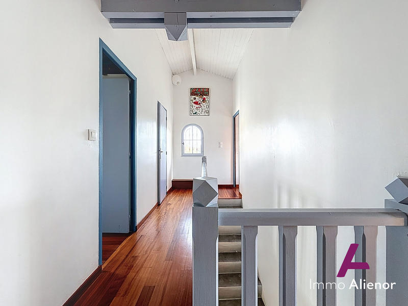 Maison - 188 m² - 9 pièces