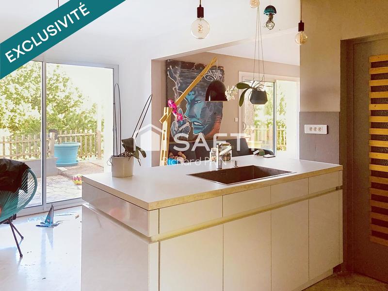 Maison - 240 m² - 8 pièces