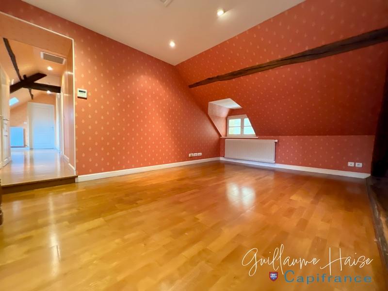 Propriété - 248 m² - 6 pièces