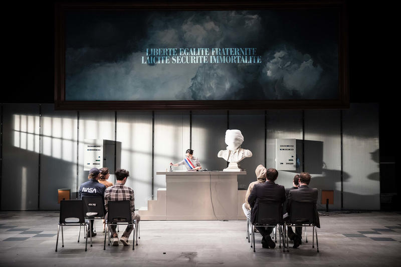 &quot;France-Fantôme&quot; Tiphaine Raffier - la femme coupée en deux