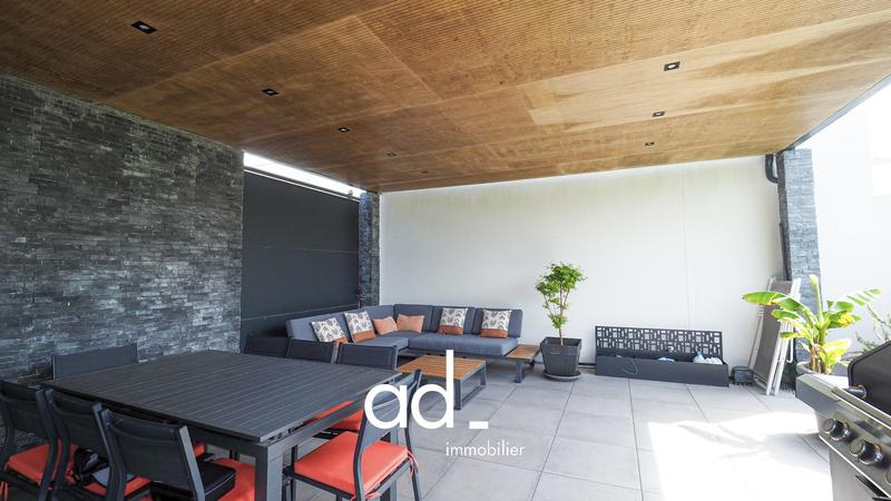 Maison contemporaine - 271 m² - 8 pièces