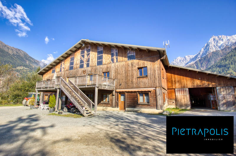 Châlet - 258 m² - 7 pièces