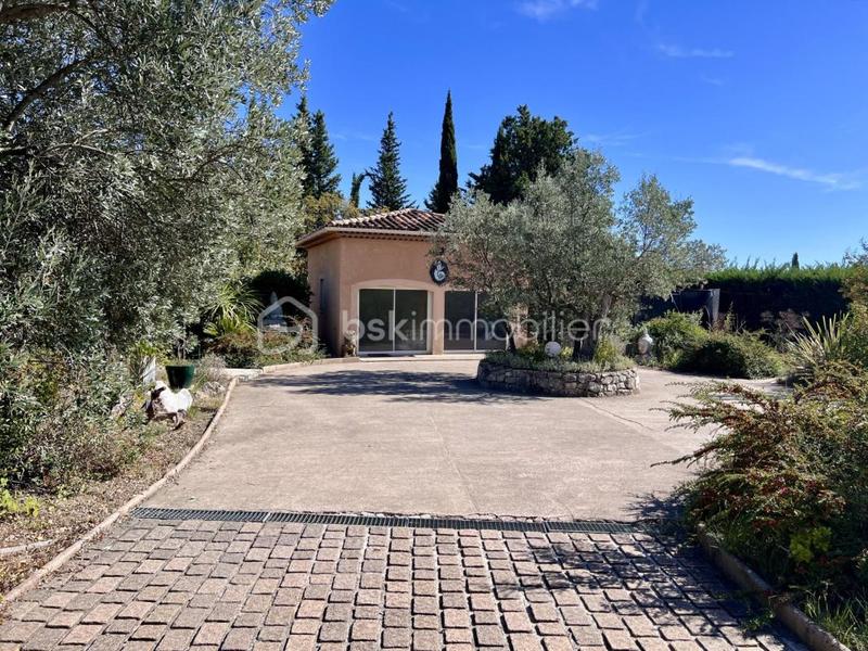 Maison traditionnelle - 187 m² - 7 pièces