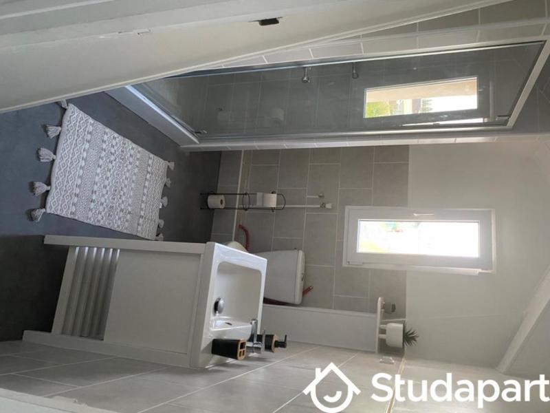 Chambre - 150 m² - 1 pièce