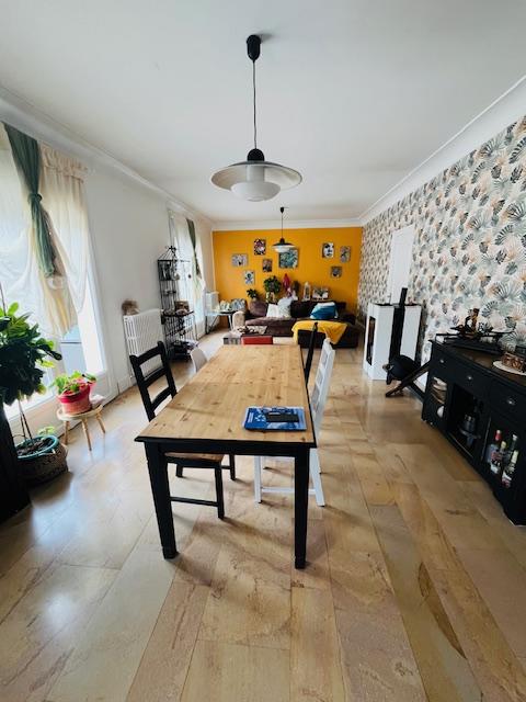 Maison - 220 m² - 7 pièces