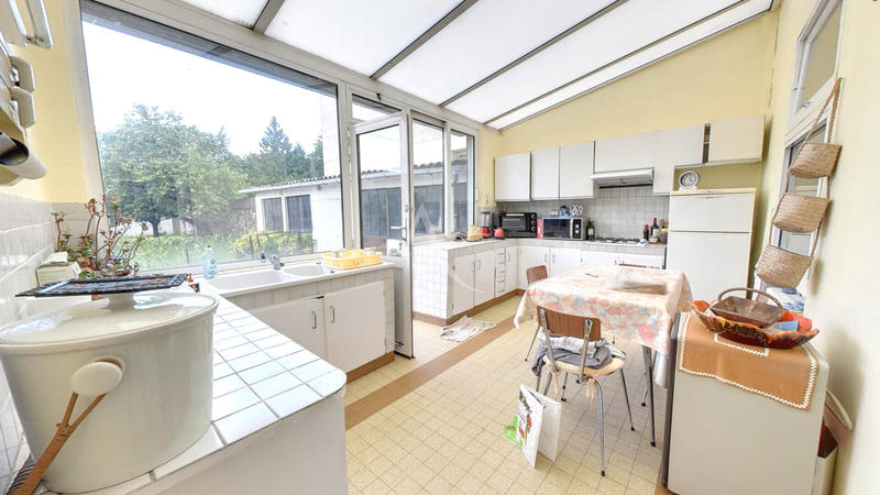 Local commercial - 138 m² - 6 pièces