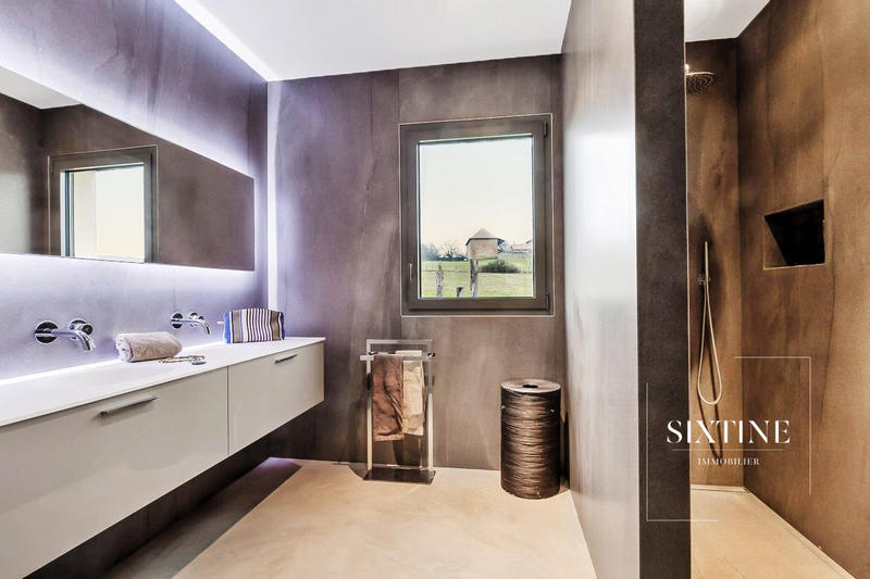 Maison - 261 m² - 7 pièces