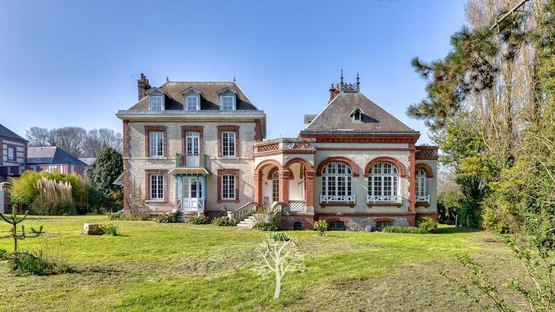 Villa - 336 m² - 13 pièces