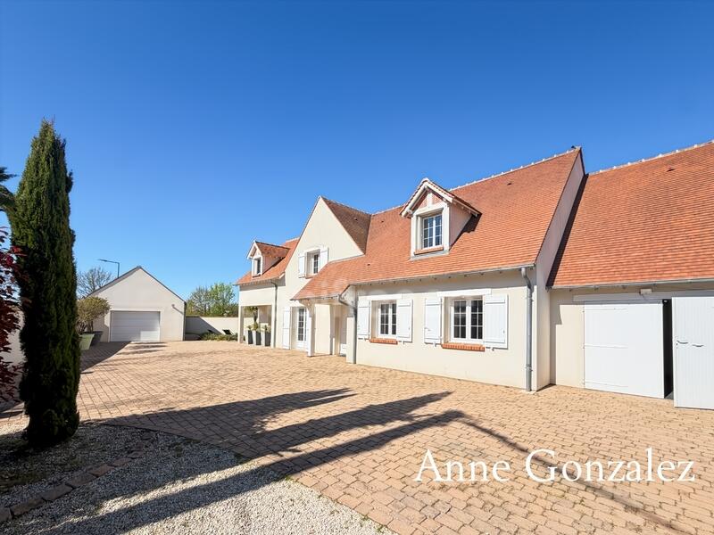 Maison - 200 m² - 8 pièces