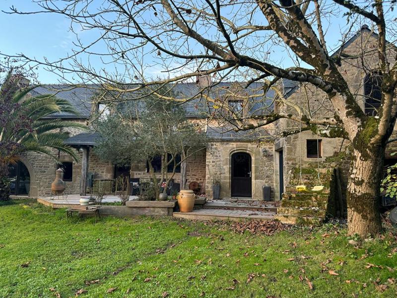 Propriété - 205 m² - 6 pièces