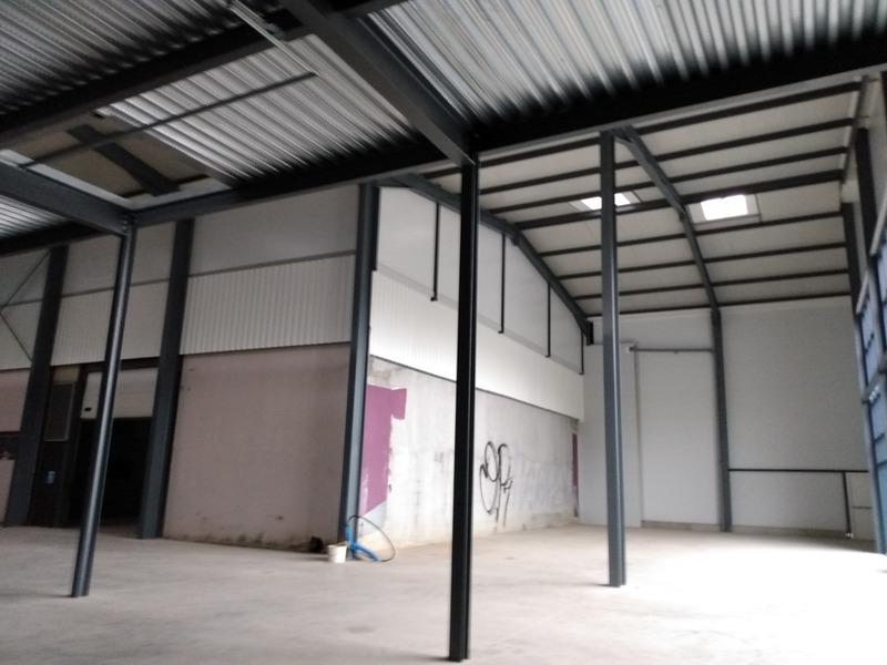 Local d'activité / Entrepôt - 592 m² - 2 pièces