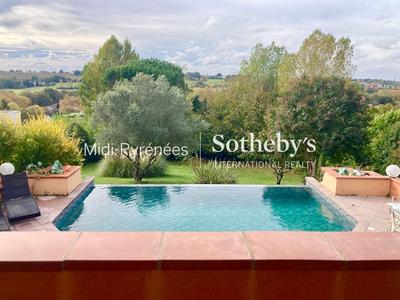 Maison - 215 m² - 7 pièces