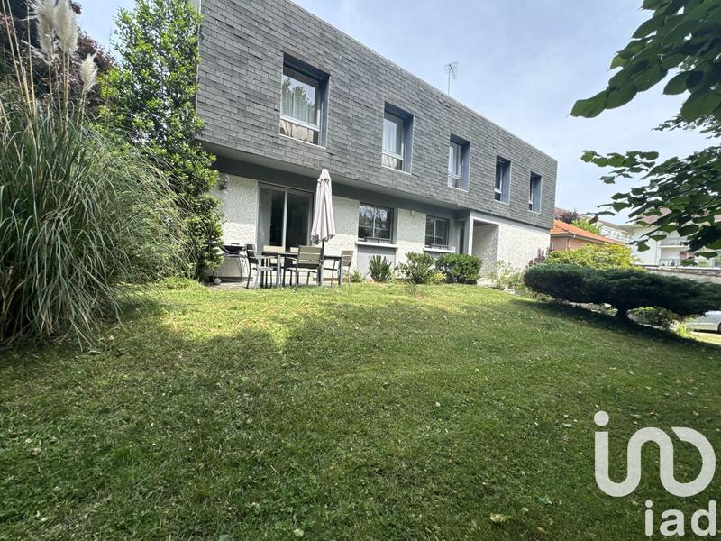 Maison - 245 m² - 9 pièces