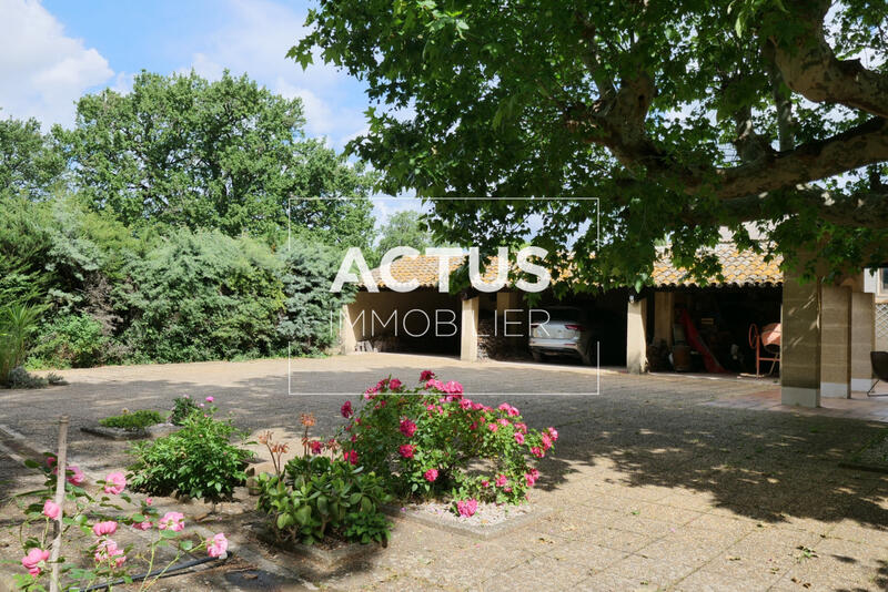 Maison - 255 m² - 8 pièces